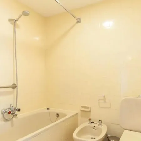 Apartamento 2 *